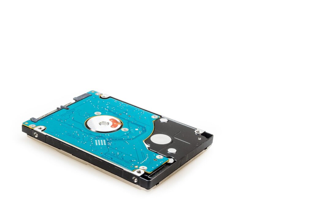 الفرق بين SATA SSD و NVMe SSD للمستخدم العادي واختيار النوع المناسب للكمبيوتر
